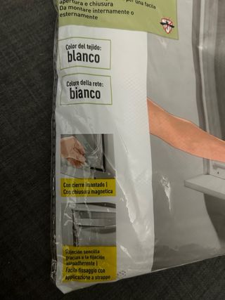 Mosquitera con cierre magnetico