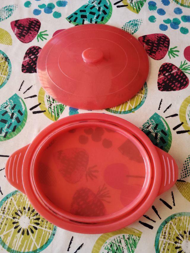 Recipiente de silicona con tapadera.