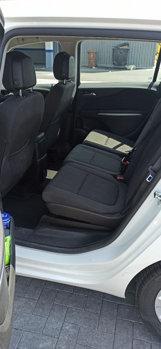 Opel Zafira Tourer 2015