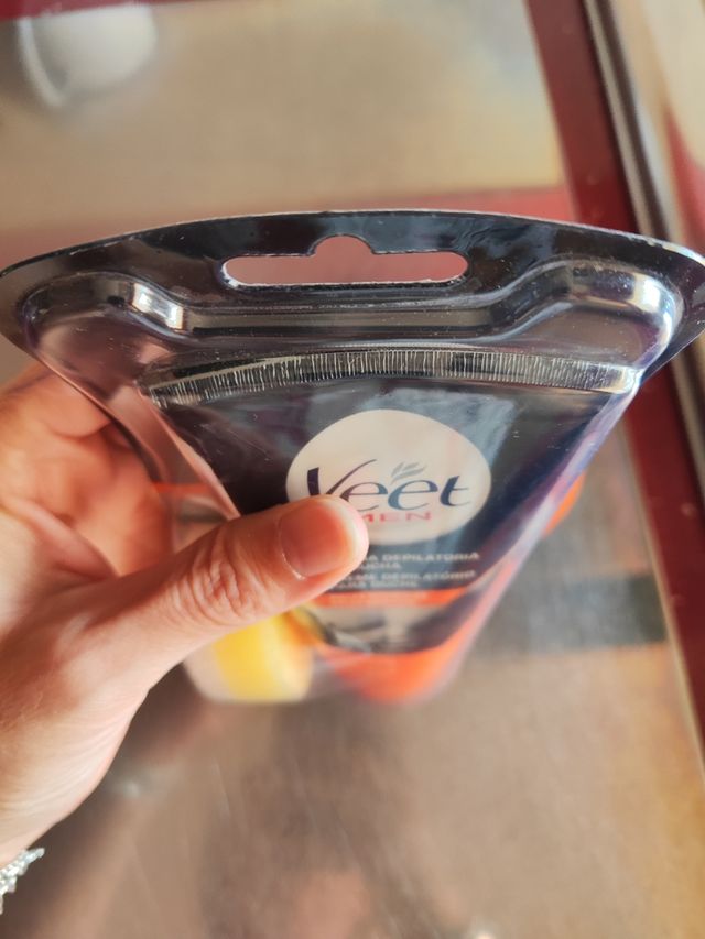 Crema depilatoria de ducha. Veet Man