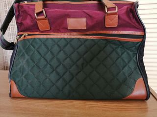 Bolso grande de viaje.