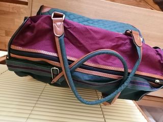 Bolso grande de viaje.