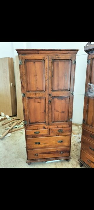 Armadi rustici antichi