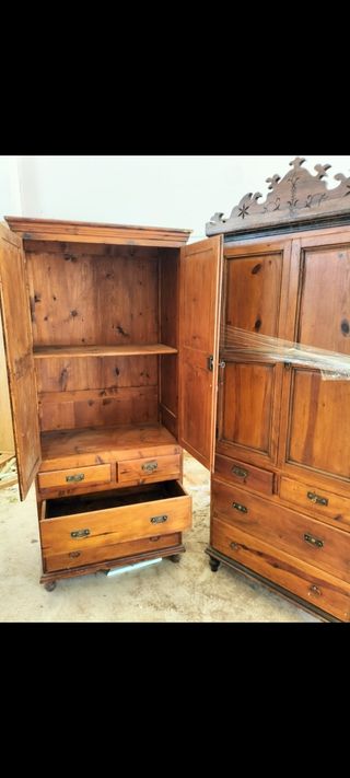 Armadi rustici antichi