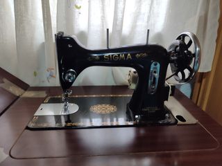 Maquina de coser antigua SIGMA con mueble