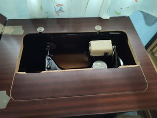 Maquina de coser antigua SIGMA con mueble