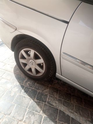 Peugeot 807 2014