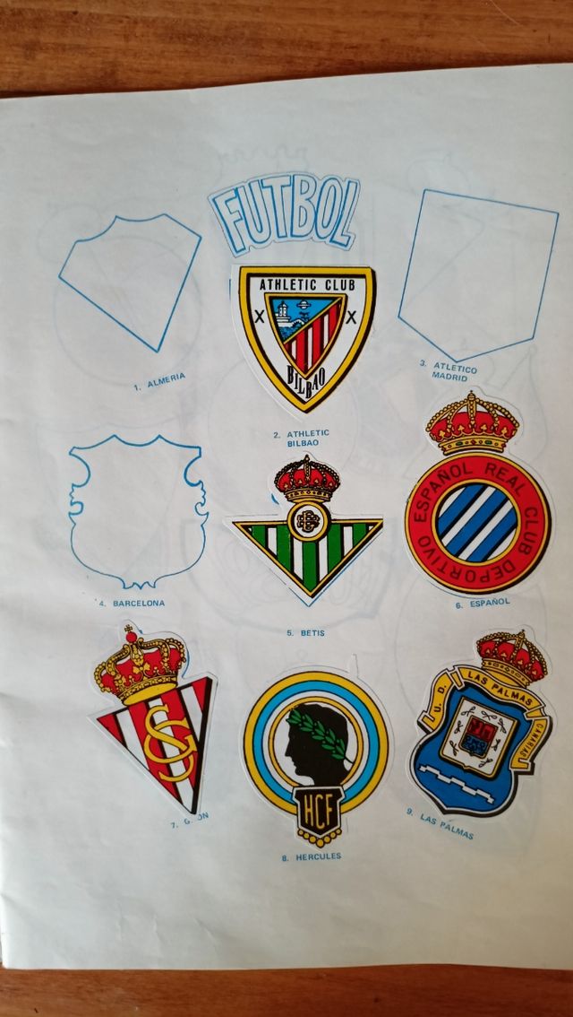 ÁLBUM DE CROMOS ESCUDOS