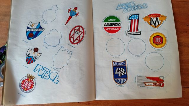 ÁLBUM DE CROMOS ESCUDOS