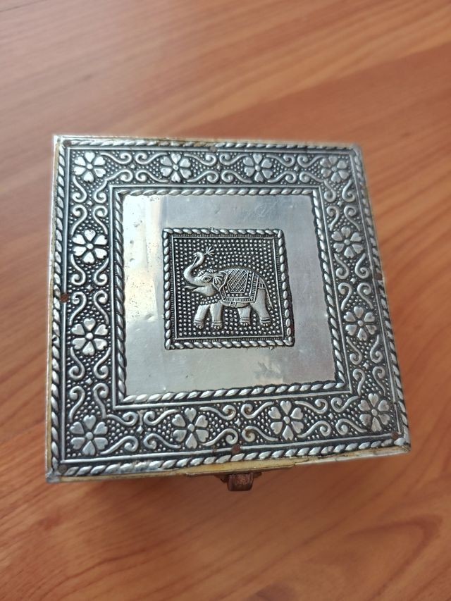 Caja joyero laton 