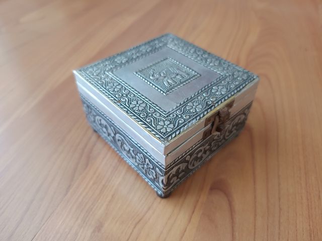 Caja joyero laton 