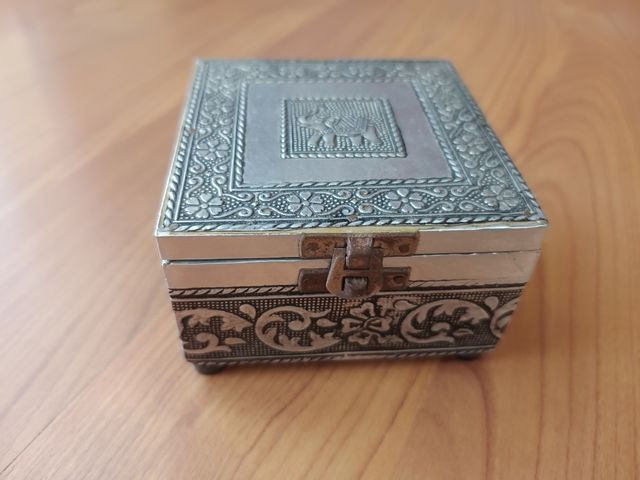 Caja joyero laton 