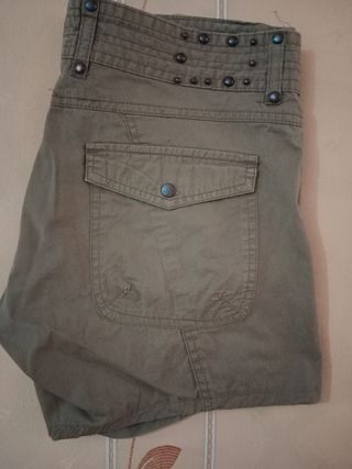Pantalón corto Stradivarius 40