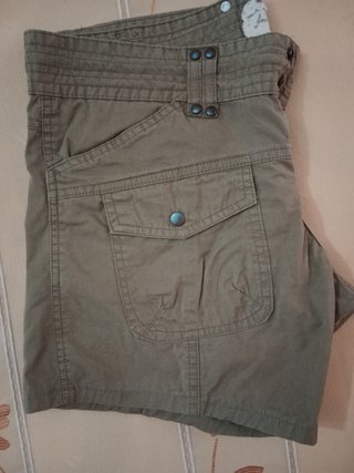 Pantalón corto Stradivarius 40