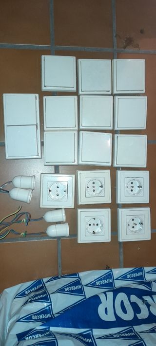 Enchufes e interruptores