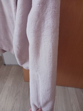 Abrigo de piel rosa HYM