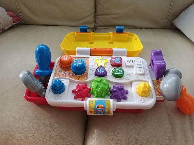 Caja de herramientas de juguete