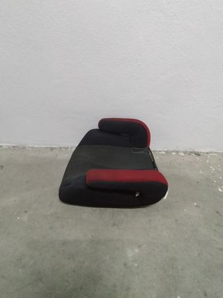 Cochecito de metal y regalo alzador