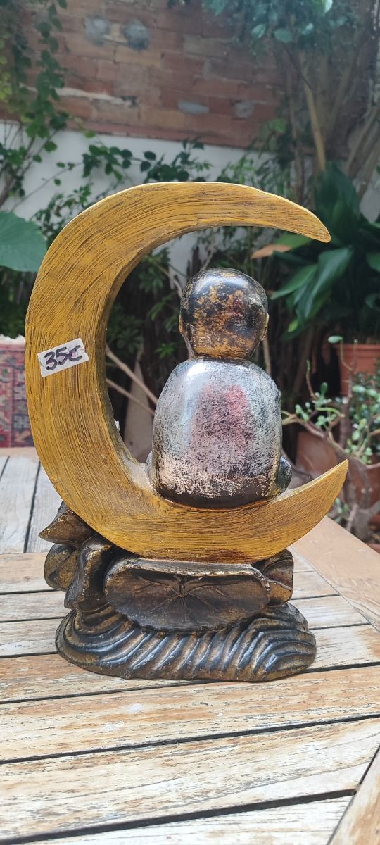 BUDA FUENTE MEDITACIÓN HUMO REFLUJO 