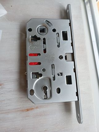 Cerradura magnética AGB con llave