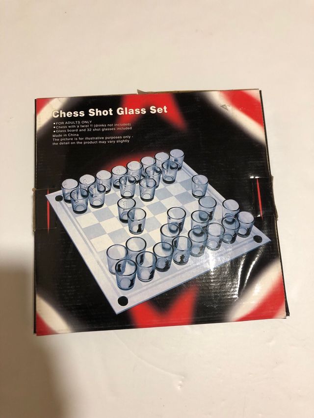 Juego ajedrez con vasos de chupito