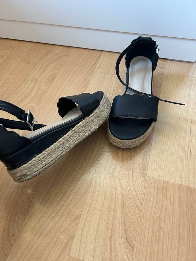 Sandalias de esparto negras