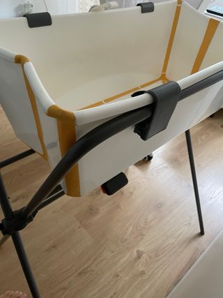 soporte bañera bebe stokke plegable