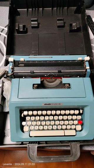 Maquina de escribir Olivetti Studio 46