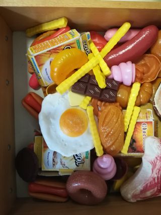 COCINITA DE JUGUETE Y ACCESORIOS VARIOS