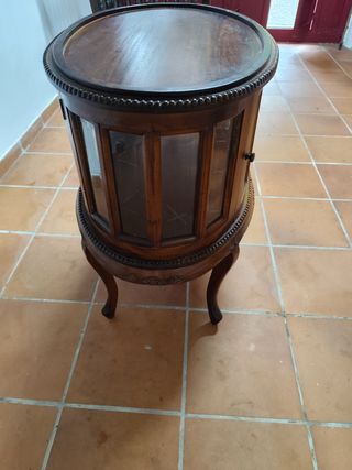 Mesa vitrina ovalada doble puerta