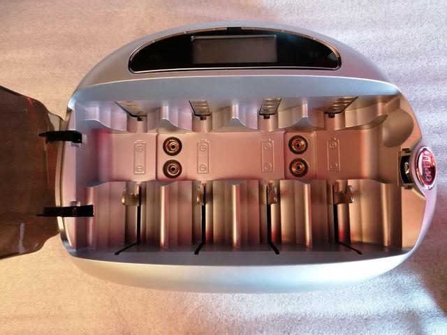 Caricabatterie universale