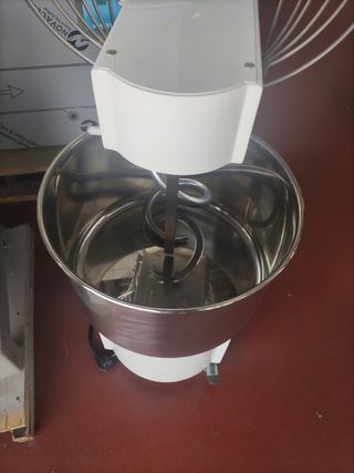 AMASADORA CABEZAL FIJO 21 LITROS