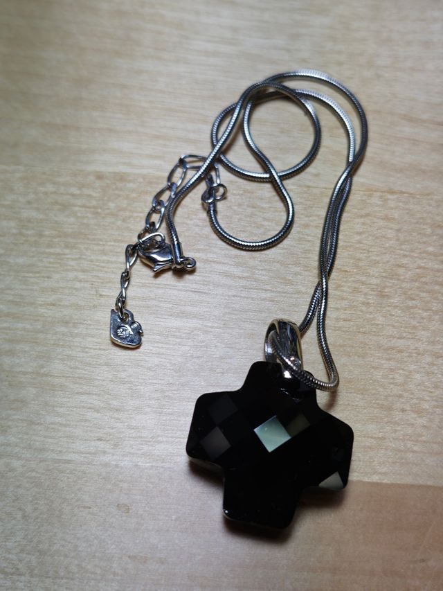 Colgante cruz de Swarovski
