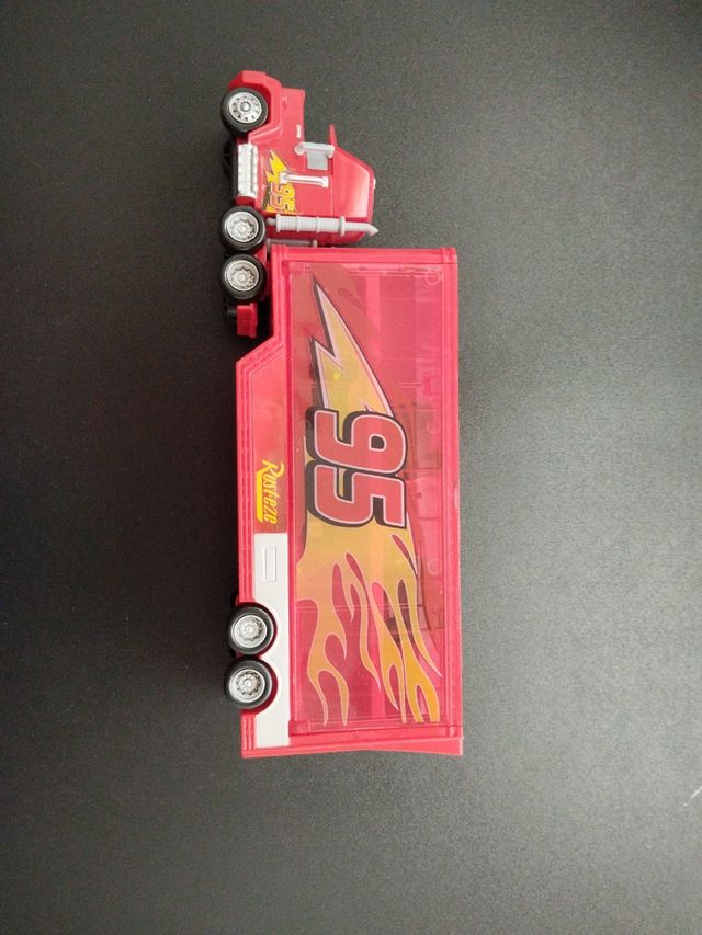 Camión de Cars con coches