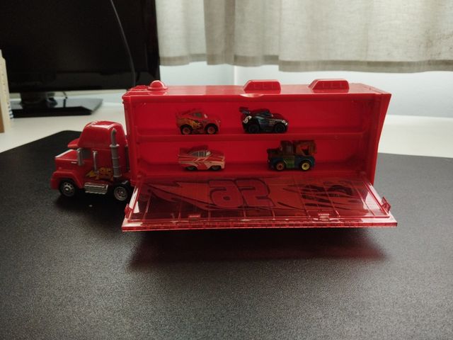 Camión de Cars con coches