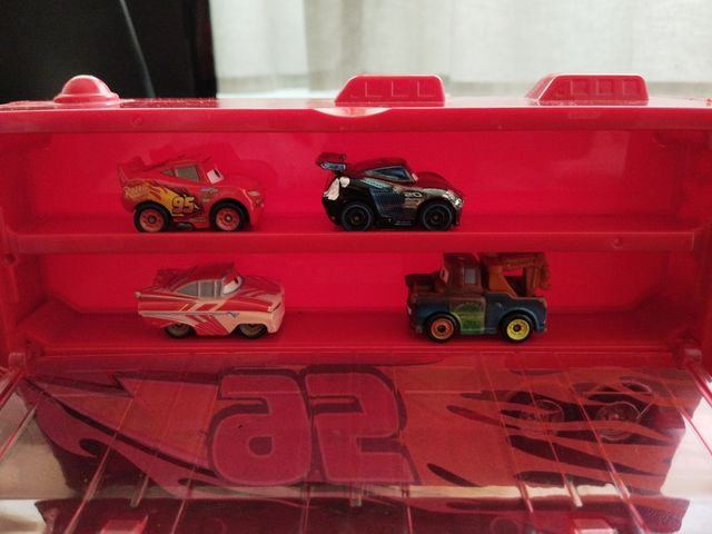 Camión de Cars con coches