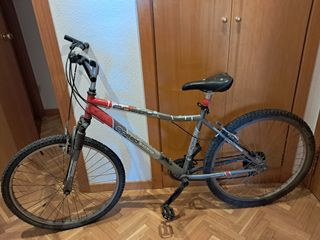 VARIEDAD DE BICICLETAS Y MAS COSAS, POR