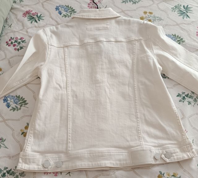 Cazadora chica vaquera.