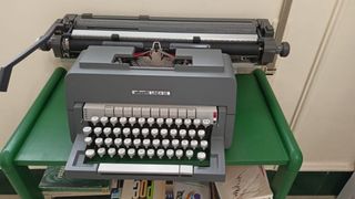 Maquina de escribir olivetti Línea 98