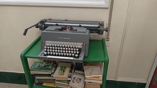 Maquina de escribir olivetti Línea 98