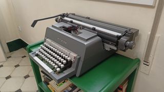 Maquina de escribir olivetti Línea 98
