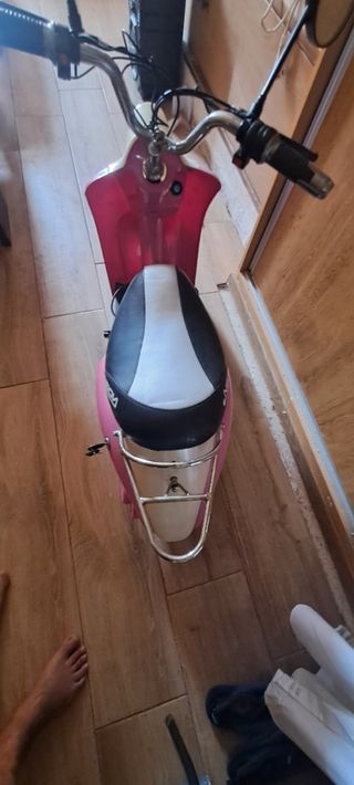 Vespa neón para niñ@