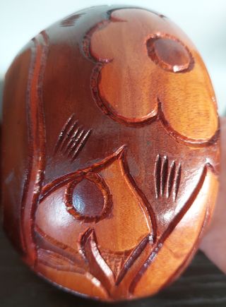 BOMBONERA  DE MADERA TALLADA