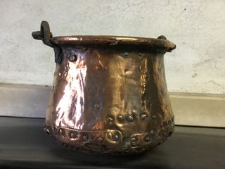 Antico secchio in rame
