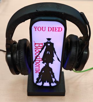Soporte casco lampara LED Bloodborne