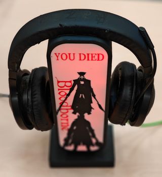 Soporte casco lampara LED Bloodborne