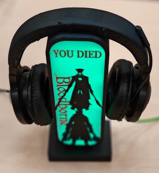 Soporte casco lampara LED Bloodborne