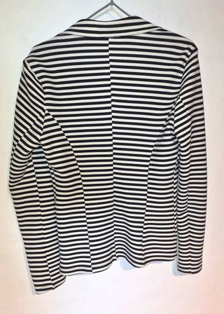 Chaqueta de rayas negras y blancas