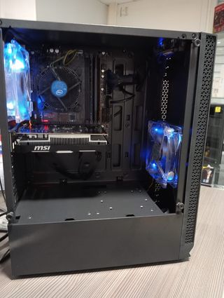 Impresionante PC gaming del pueblo