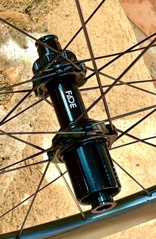 Rueda carbono trasera disco Newmen Streem R.50